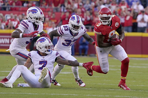 KANSAS CITY, MO - OCTOBER 16: Buffalo Bills running back James Cook (28)  catches a ball before an NFL game between the Buffalo Bills and Kansas City  Chiefs on October 16, 2022