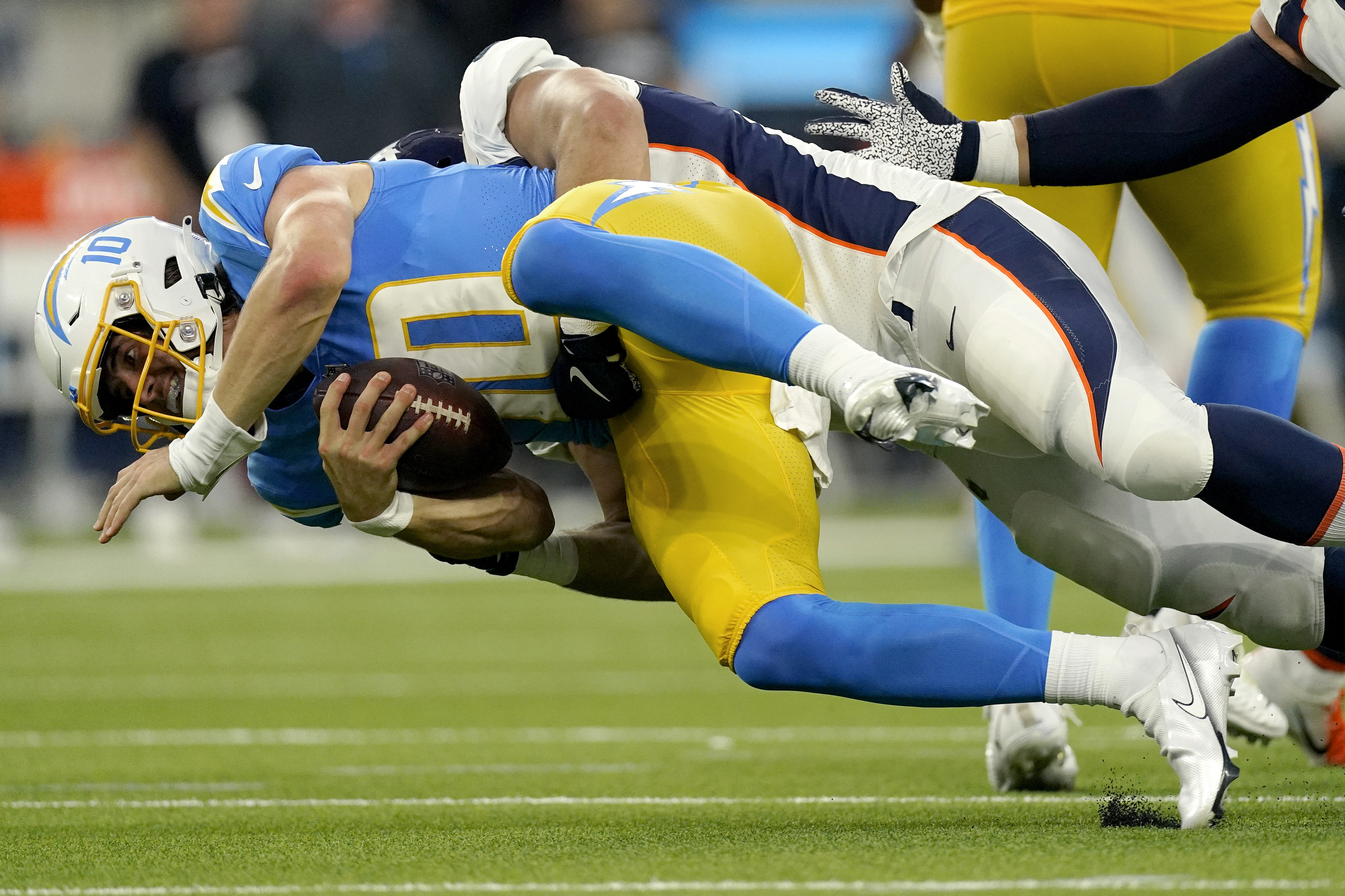 Injured Hopkins kicks OT game-winner as Chargers beat stumbling Broncos, NFL