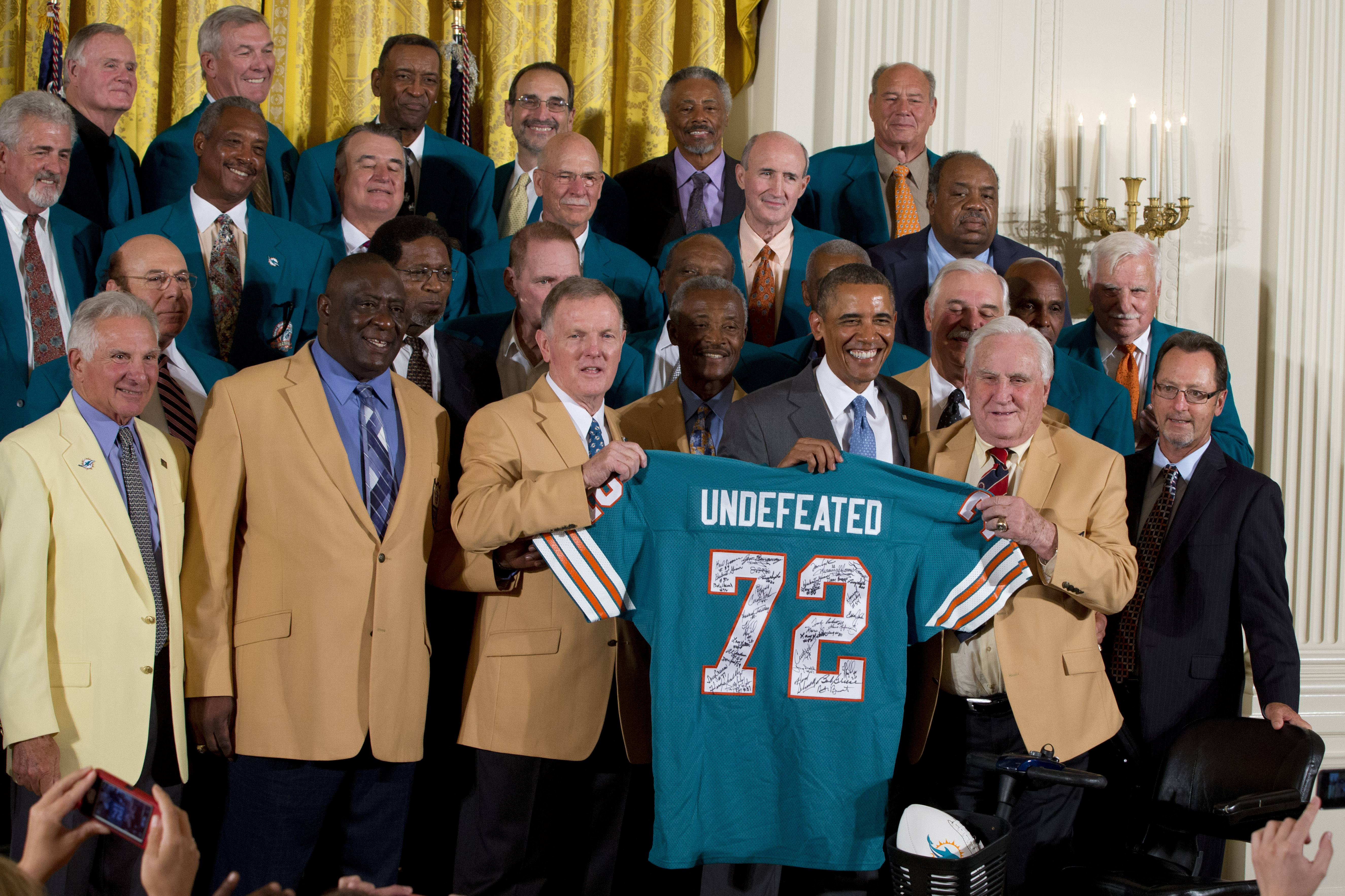 President Obama Welcomes 1973 Super Bowl Champion Miami Dolphins to the  White House