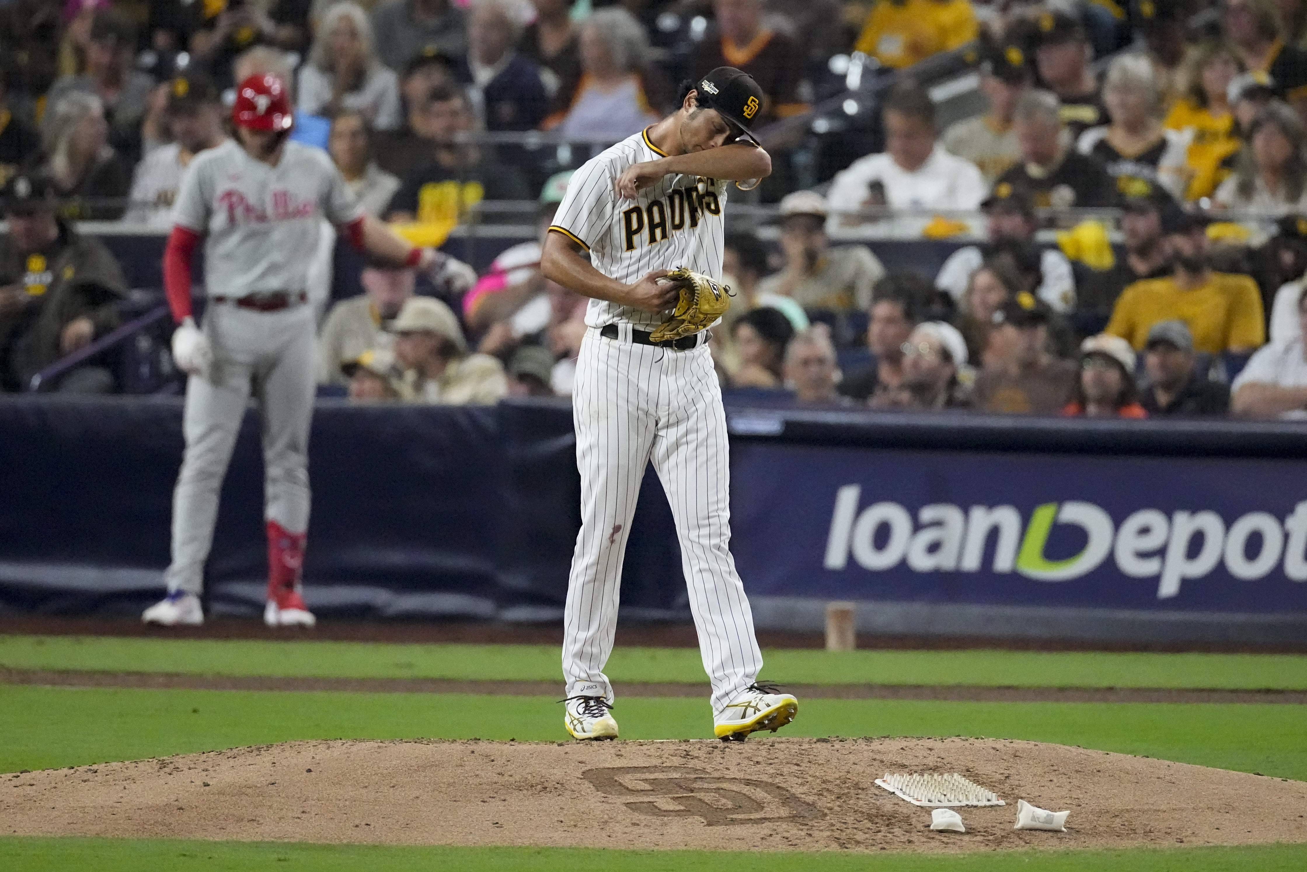 Schwarber, Wheeler power Phillies to 8-7 win over Pirates
