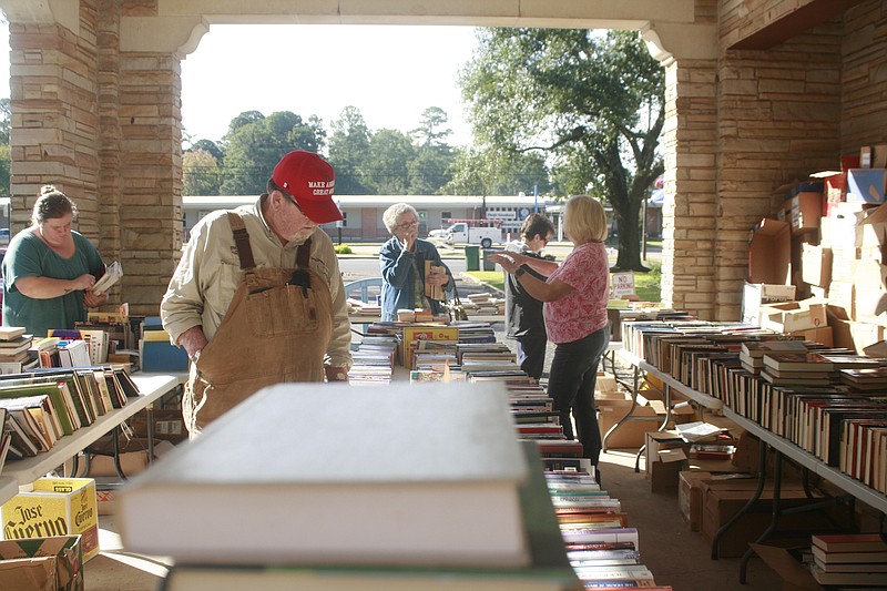 PHOTO Book sale continues through Saturday El Dorado News
