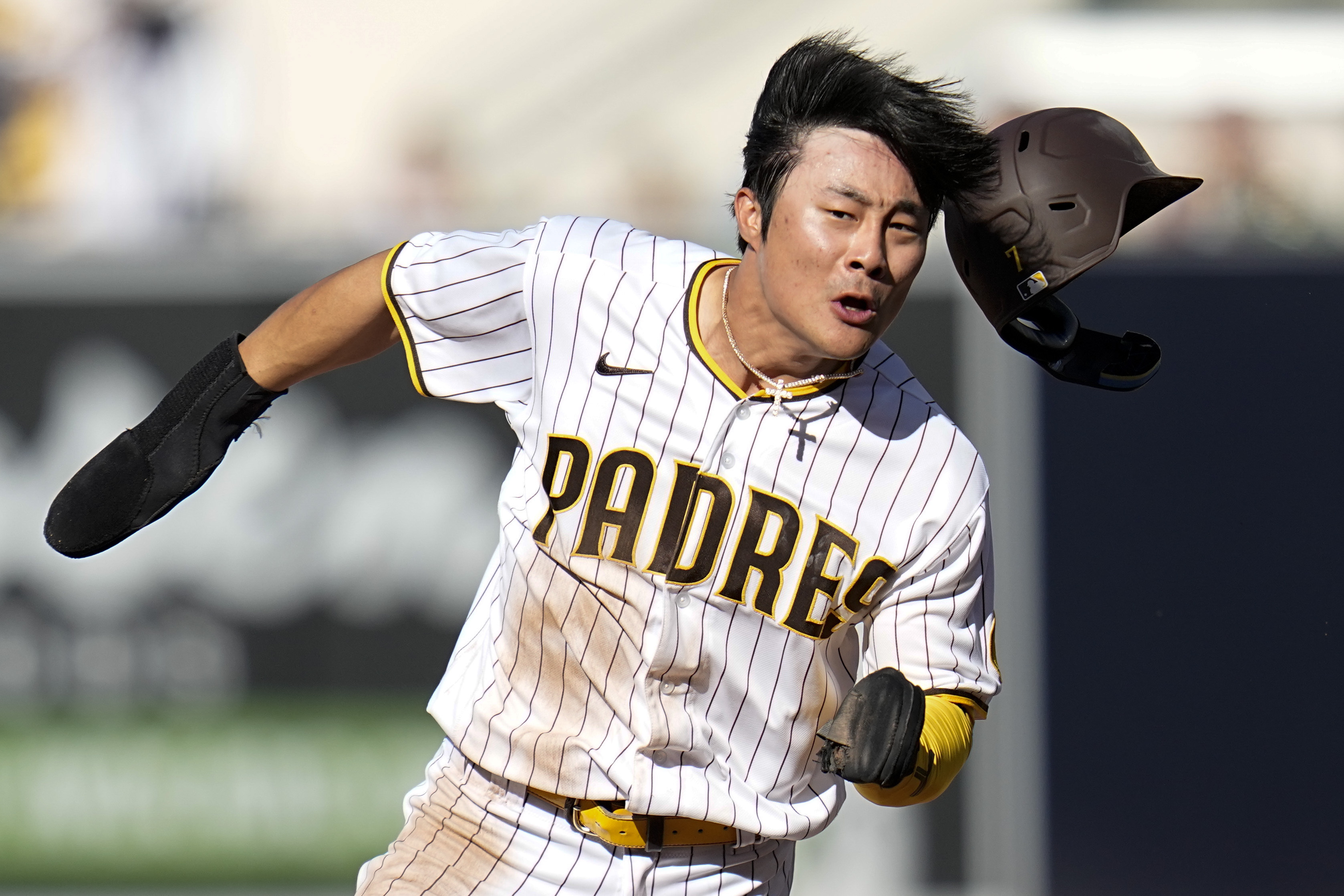 Ha-Seong Kim homers, leads Padres to win with bat: 김하성