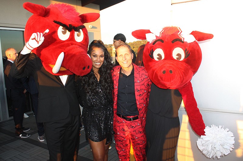 Suits & Sneakers '94 Co-chairmen Danyelle and Eric Musselman, Razorback head men's basketball coach, with Boss Hog and Sue E., welcome VIPs to a reception preceding the Oct. 14 American Cancer Society fundraiser.
(Courtesy photo)