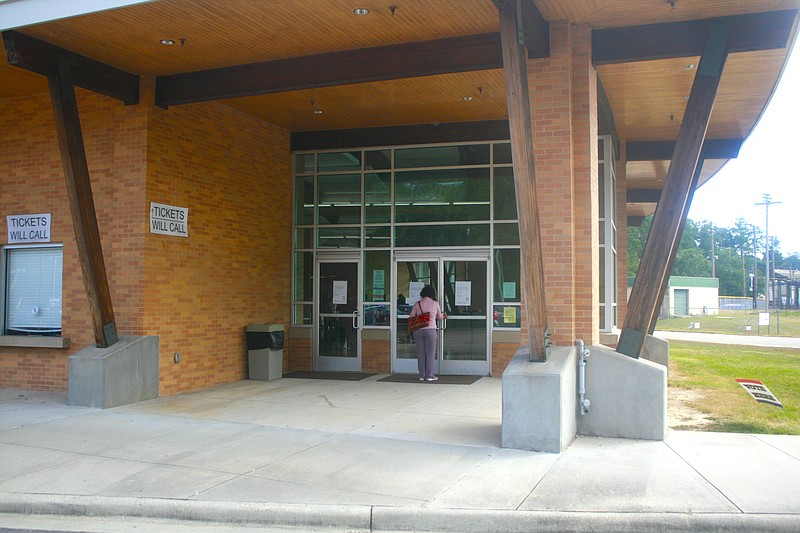 PHOTOS Early Voting Begins El Dorado News   202707899  MG 9740 T800 