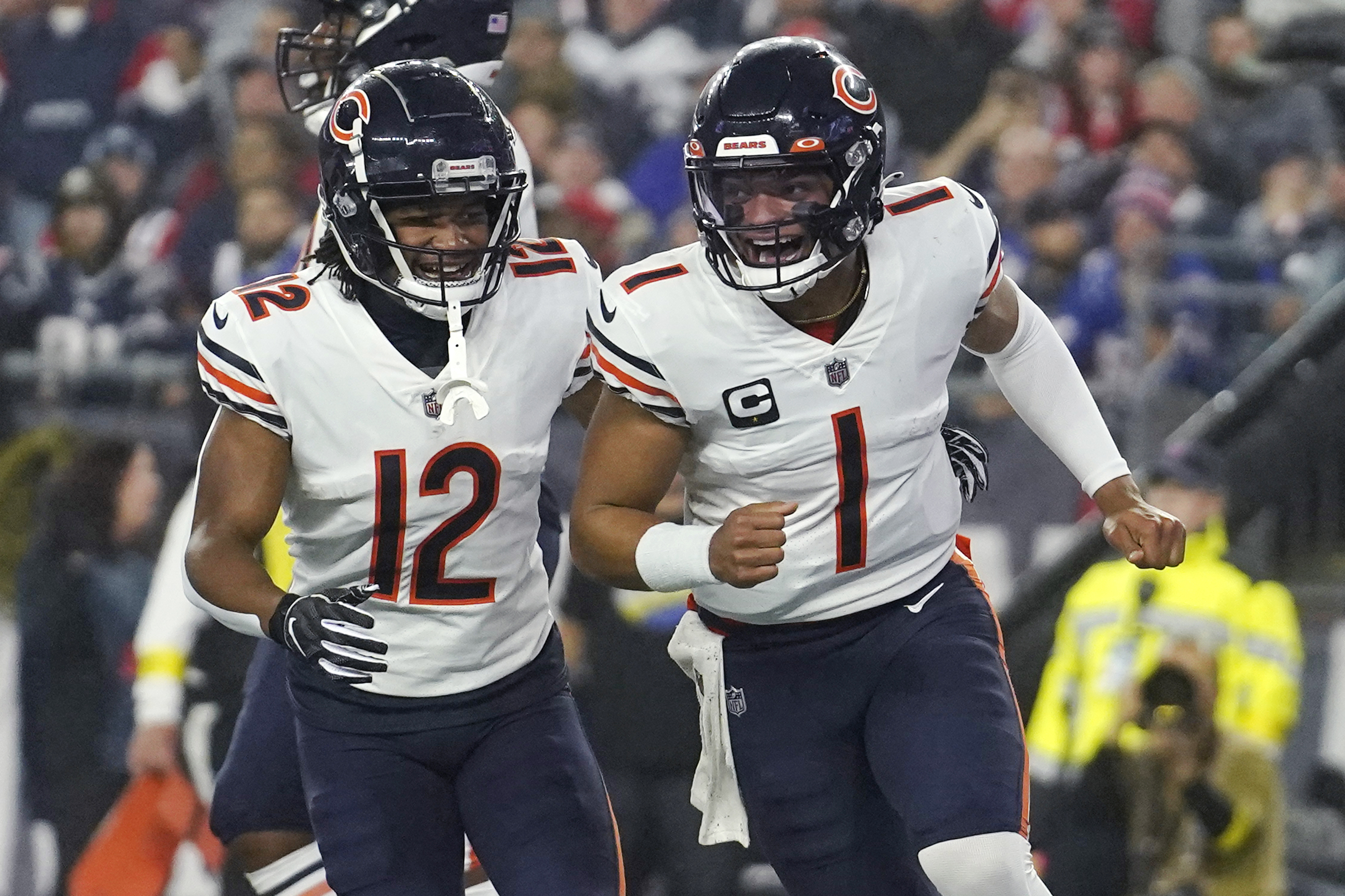 Defensive end Richard Dent of the Chicago Bears runs on the field