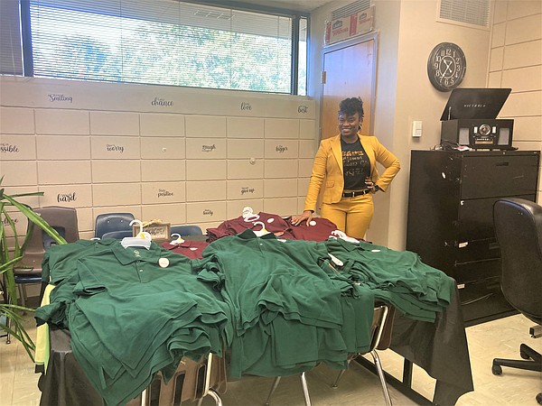 Local business donates shirts to Jack Robey Junior High - Vimarsana News