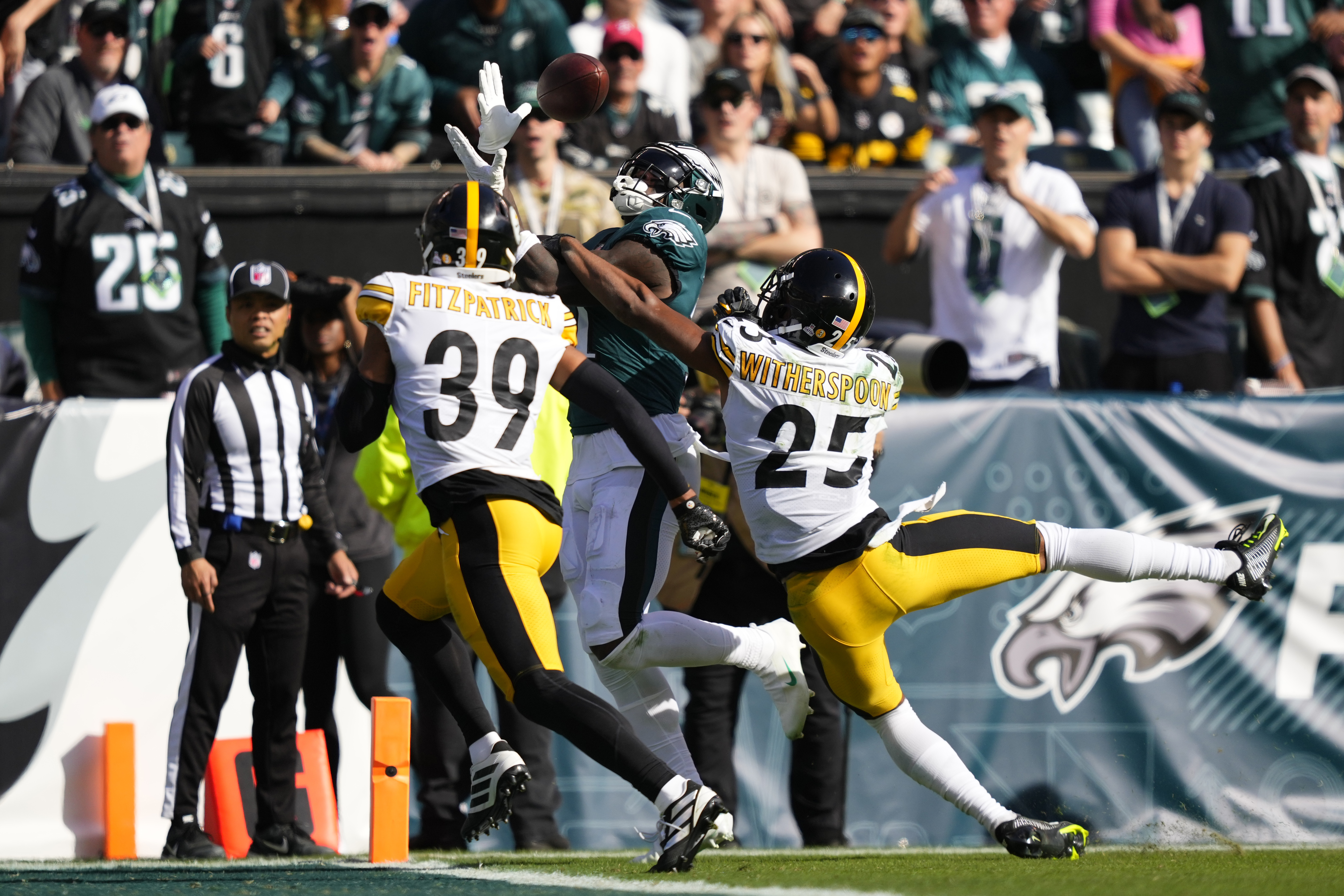 Pittsburgh Steelers cornerback Ahkello Witherspoon (25) celebrates an  interception during a NFL football game against the Cincinnati Bengals,  Sunday, Sept. 11, 2022, in Cincinnati. (AP Photo/Emilee Chinn Stock Photo -  Alamy