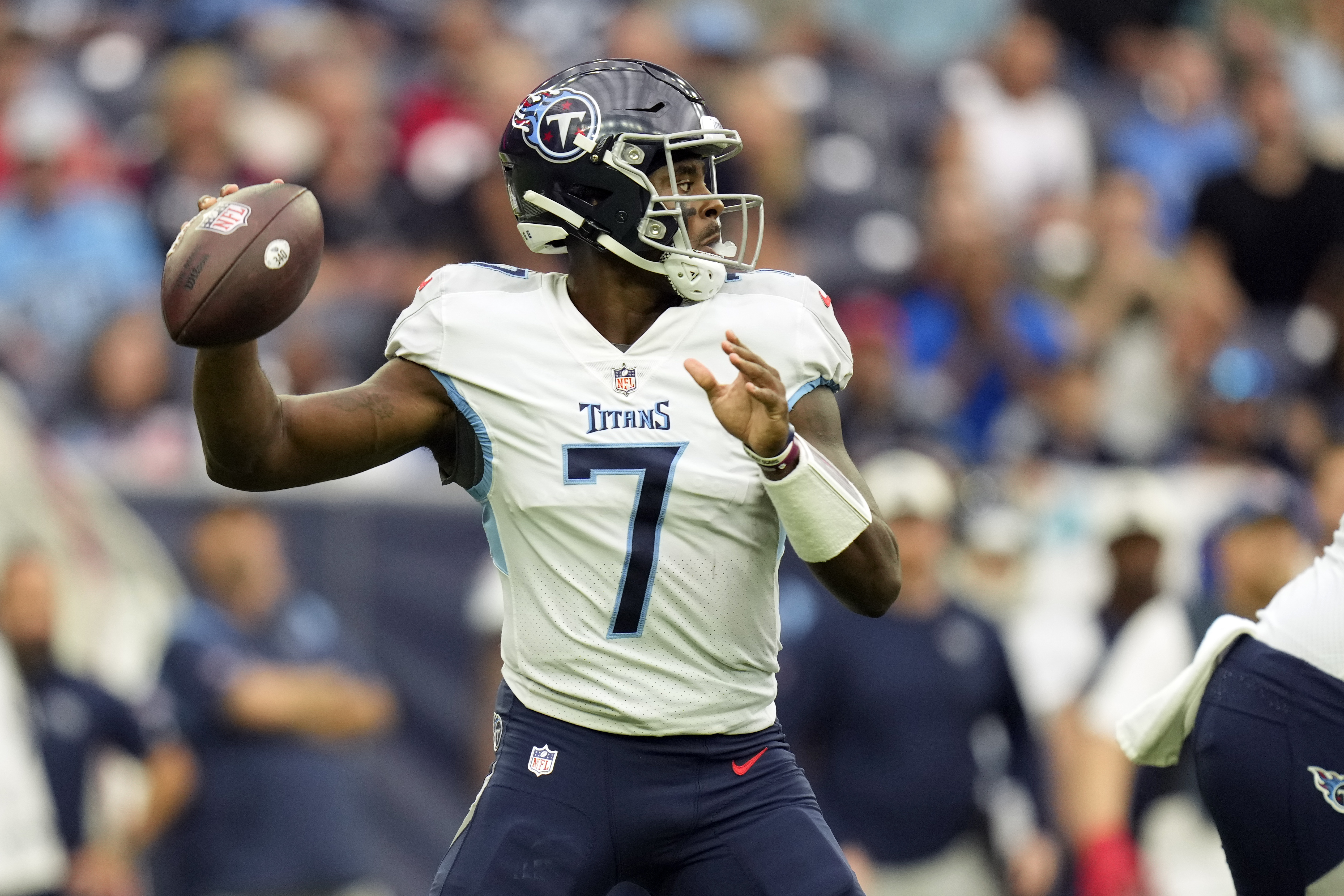 Houston Texans running back Dameon Pierce (31) catches a touchdown pass in  the fourth quarter of the NFL Football Game between the Tennessee Titans  and the Houston Texans on Sunday, October 30