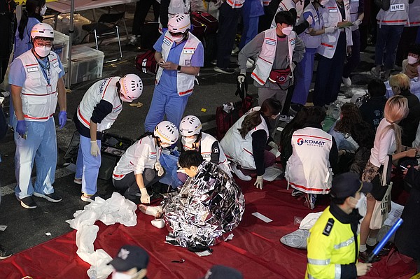 Seoul mourns over 150 crushed to death - Vimarsana News