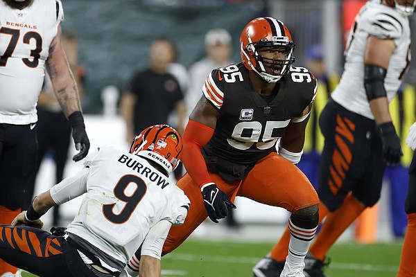 Chubb runs for 2 TDs, Browns blast Burrow, Bengals 32-13