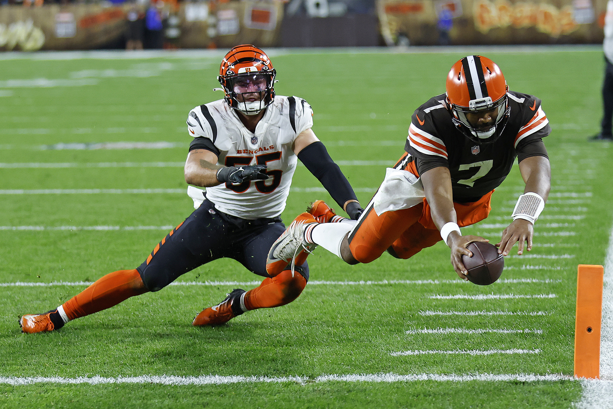 Chubb runs for 2 scores as Browns blast Bengals