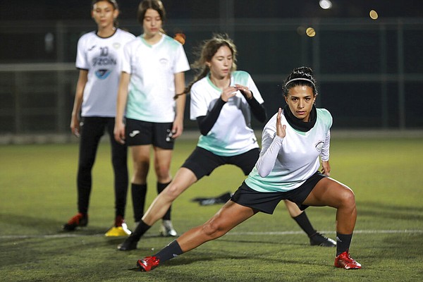 Apesar dos conservadores, futebol feminino está ganhando no Oriente Médio