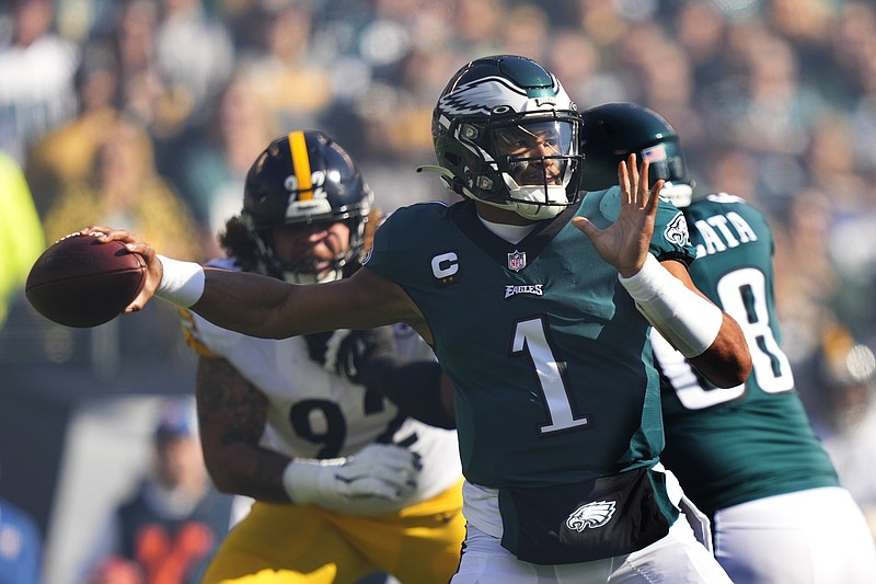 Eagles down Texans to reach 8-0 for first time