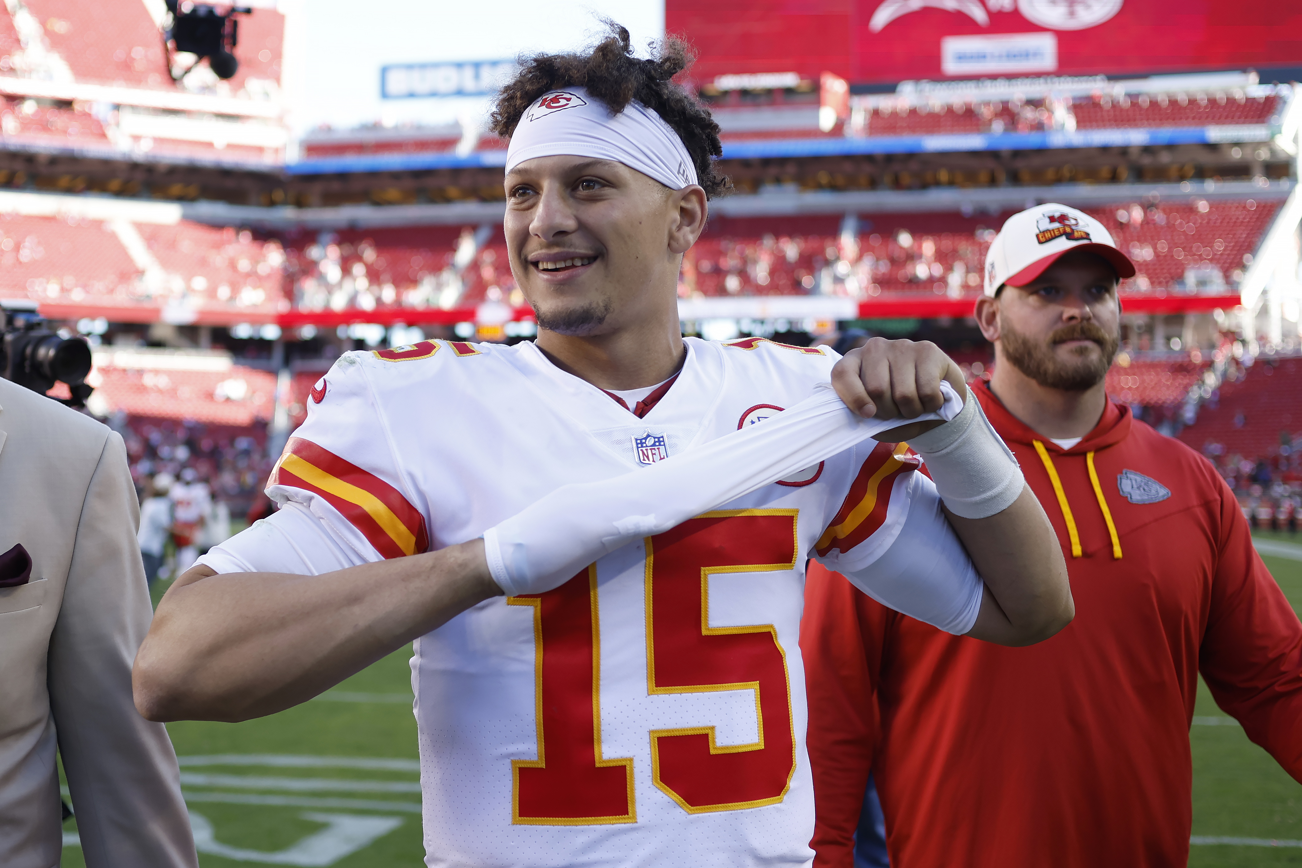 Poised and confident, Mahomes has KC back in AFC title game