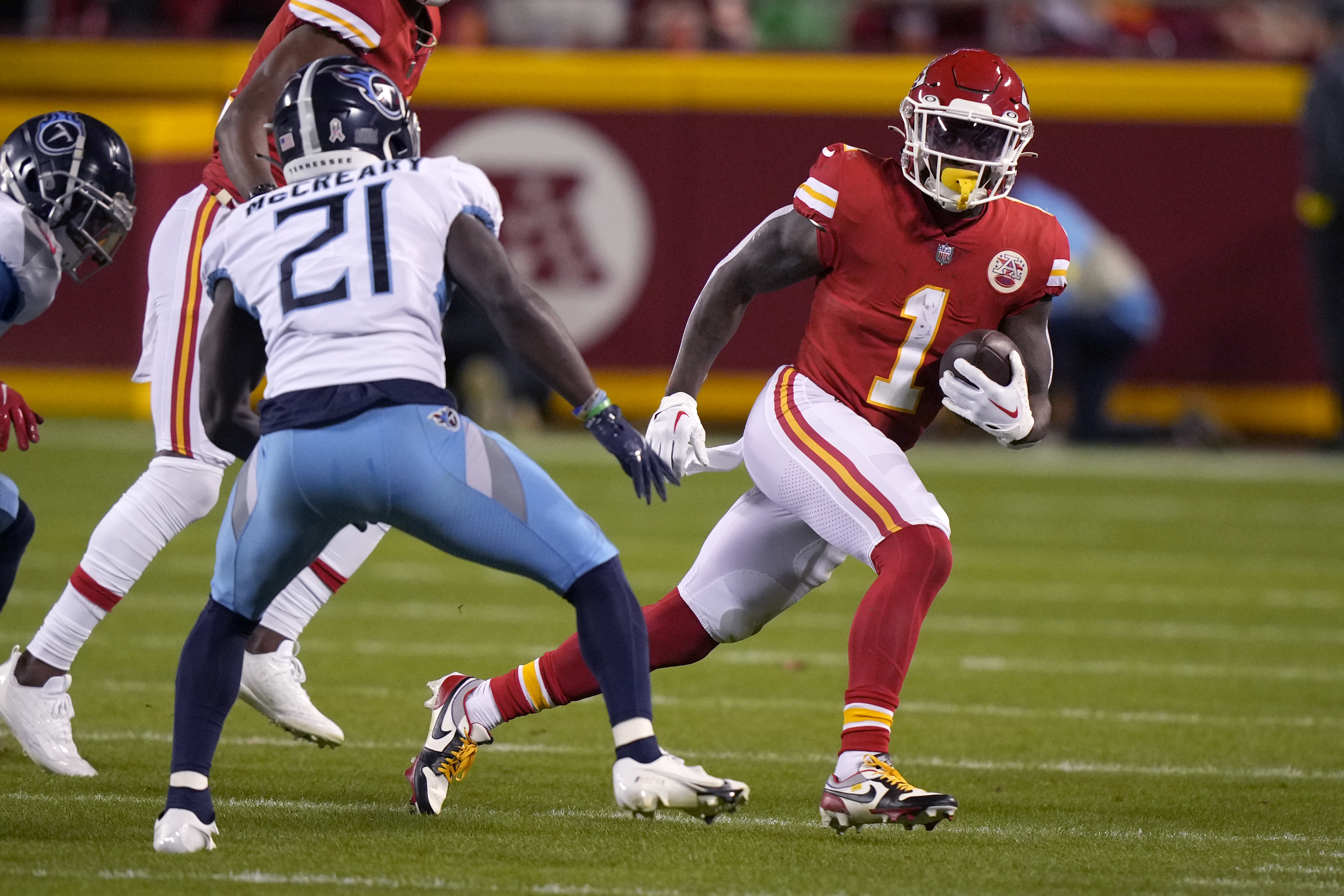 Tennessee Titans cornerback Roger McCreary (21) runs onto the