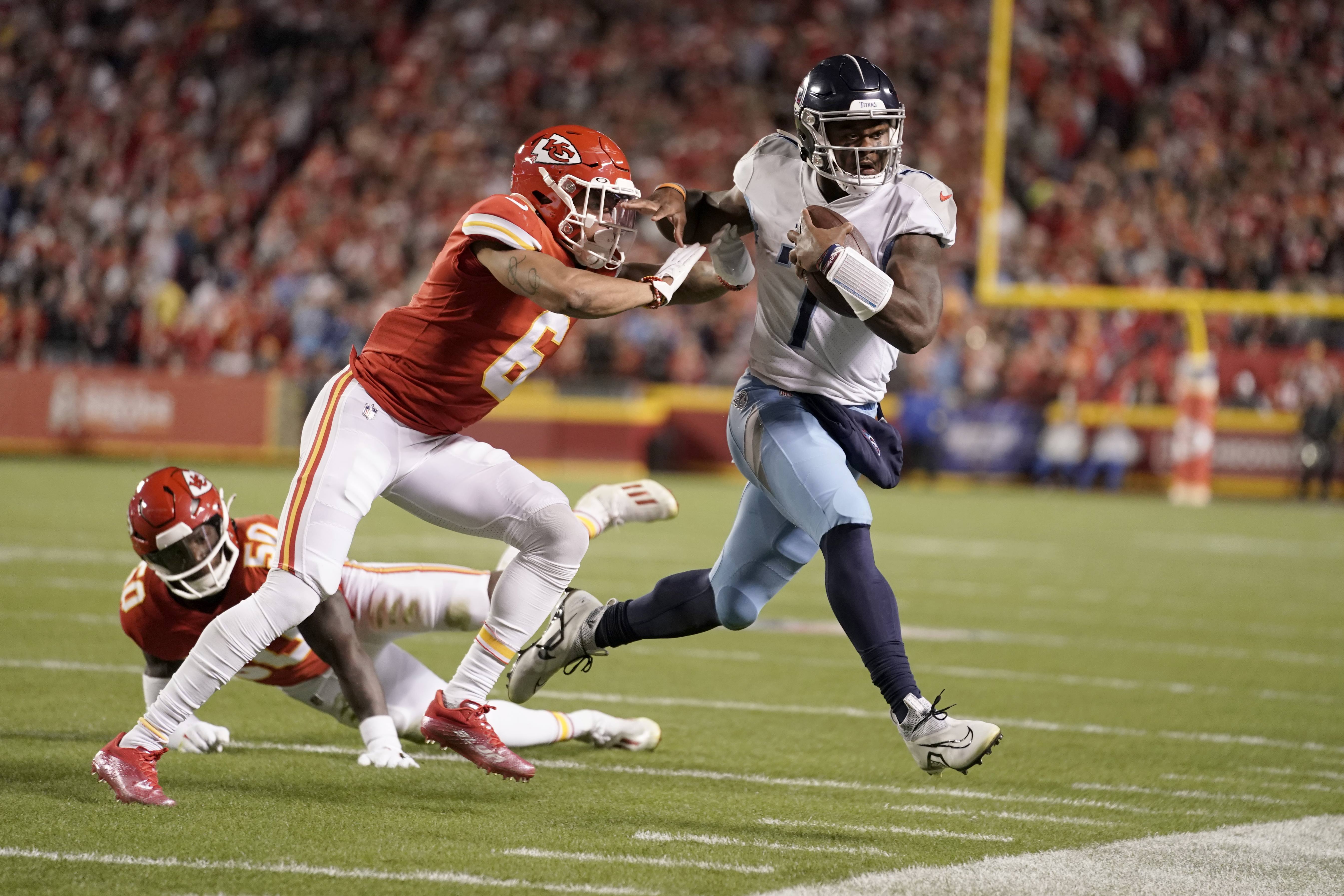 Tennessee Titans pass rush ramps up against the Kansas City Chiefs - A to Z  Sports