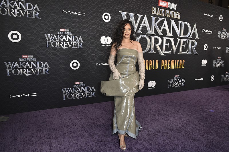 Rihanna llega al estreno mundial de "Black Panther: Wakanda Forever" el miércoles 26 de octubre de 2022 en el Teatro Dolby en Los Angeles. (Foto Richard Shotwell/Invision/AP)