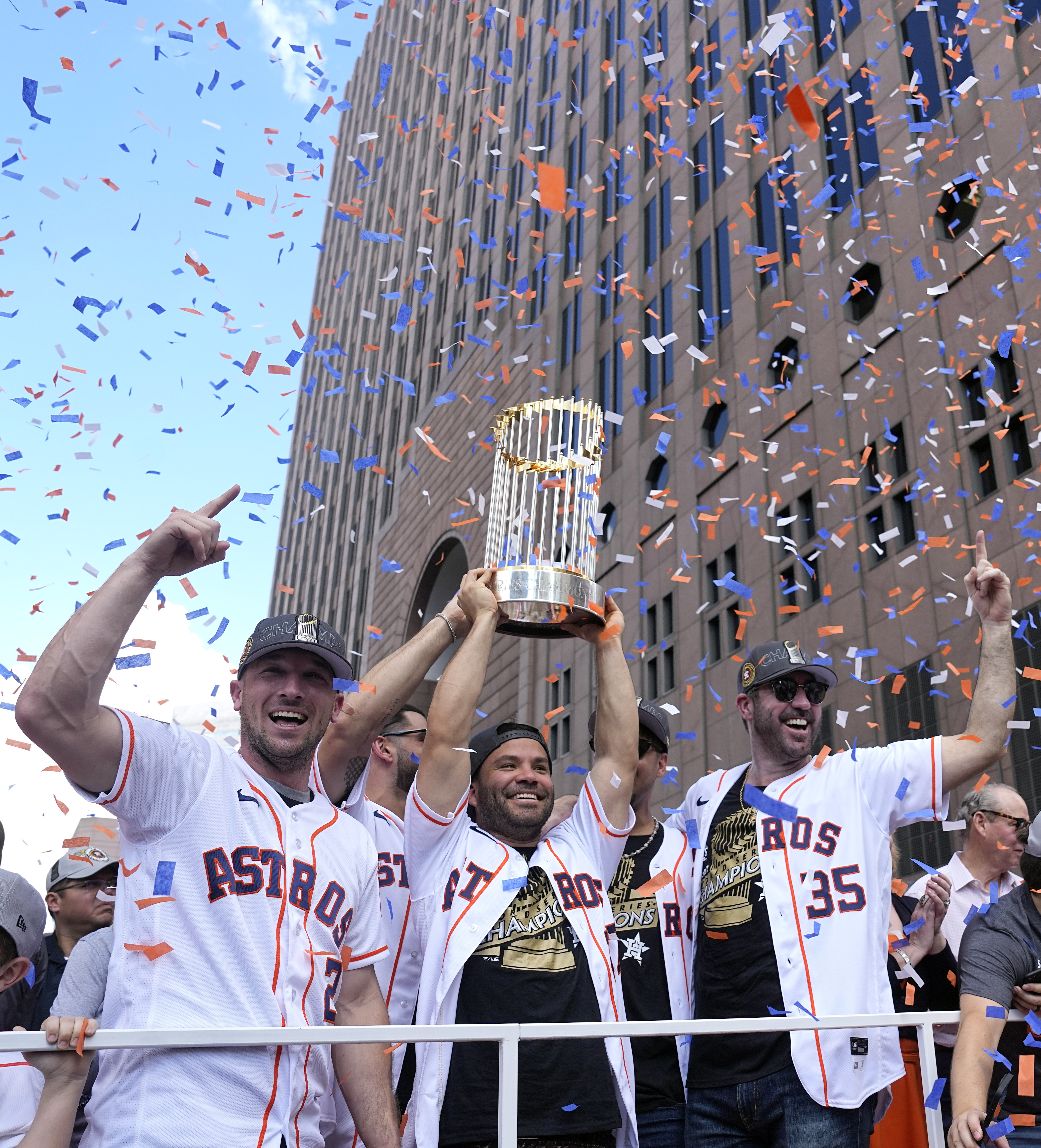 Latest on Justin Verlander, who rejected qualifying offer and is attracting  wide interest 