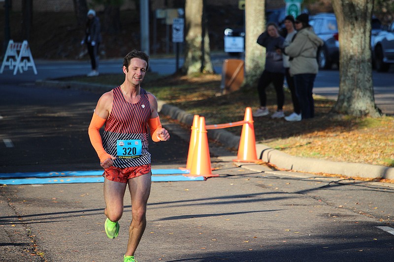 WATCH Runners compete in chilly Spa Running Festival Hot Springs
