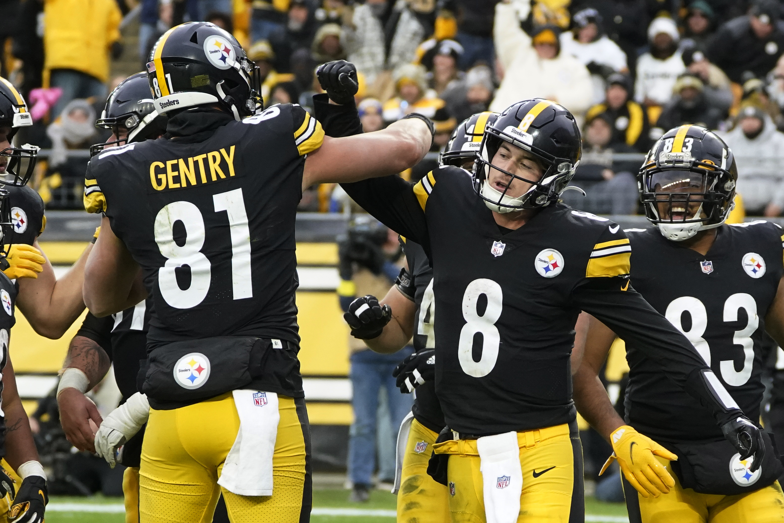 Steelers ride return of T.J. Watt to 20-10 win over listless