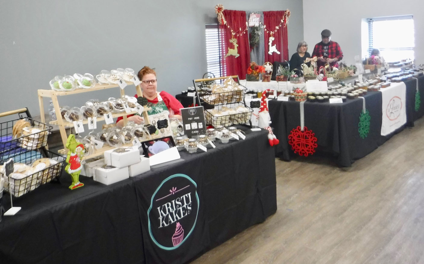 Mistletoe Market draws shoppers to Gravette Civic Center Westside