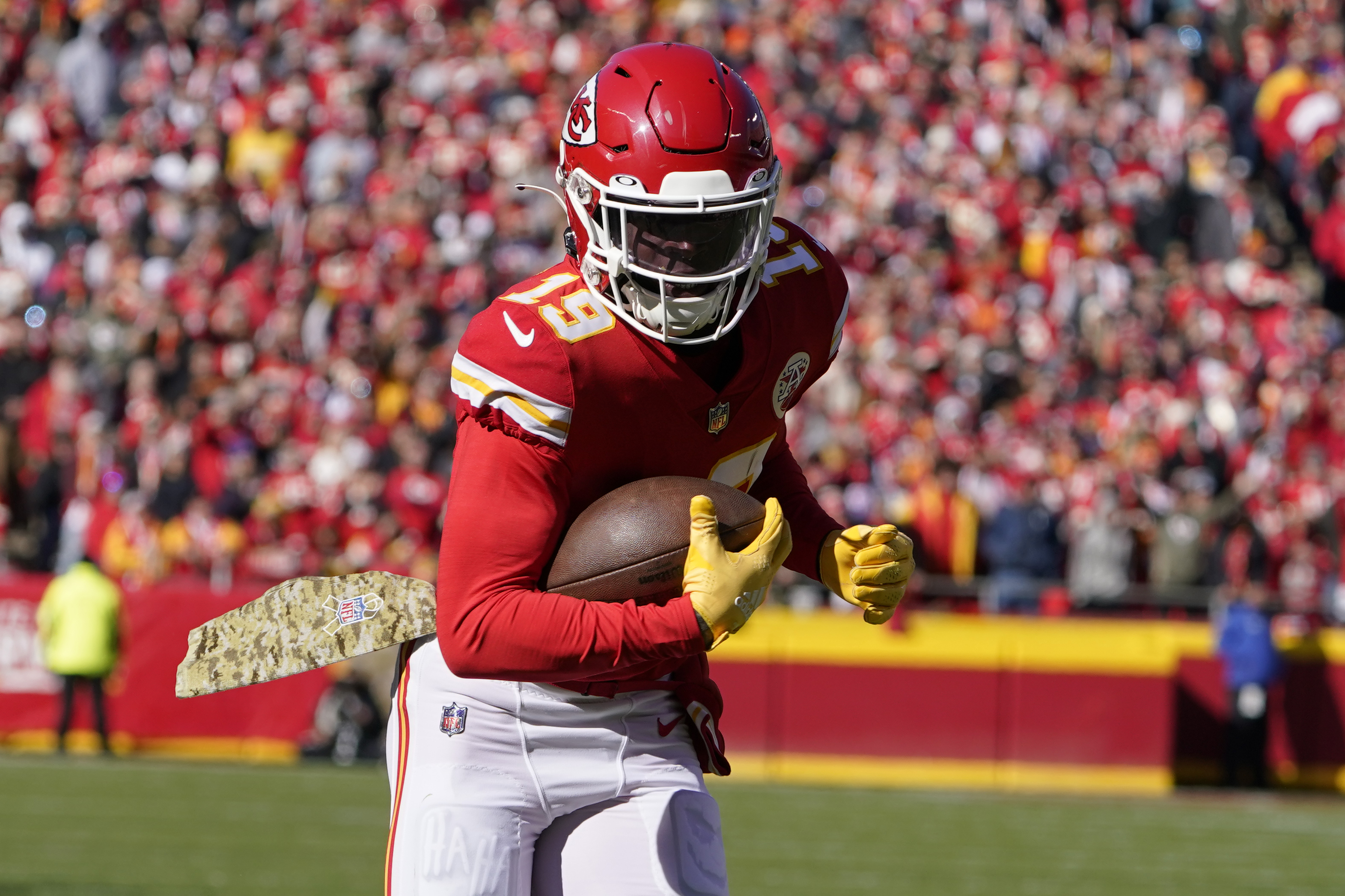 Chiefs' Kadarius Toney responds to hit that left JuJu Smith-Schuster  injured: 'Don't like no dirty plays'