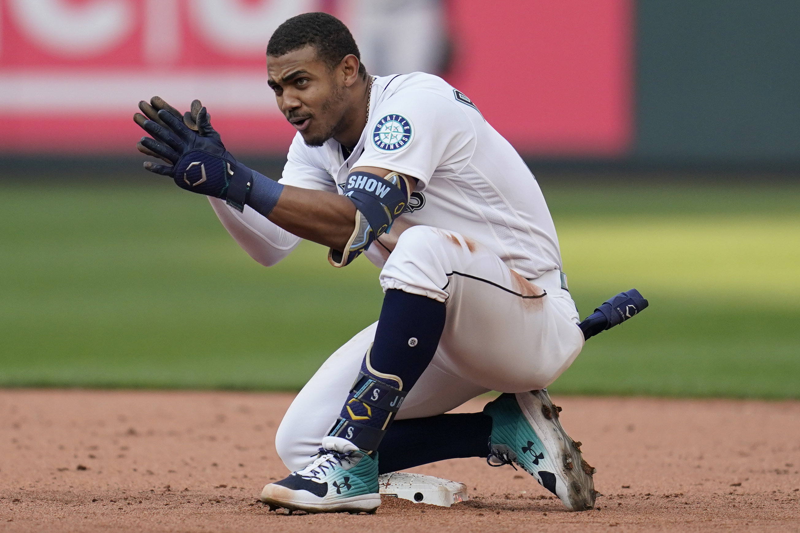 Mariners' Julio Rodríguez, Braves' Michael Harris II Win Rookie Of The Year  Awards - Fastball
