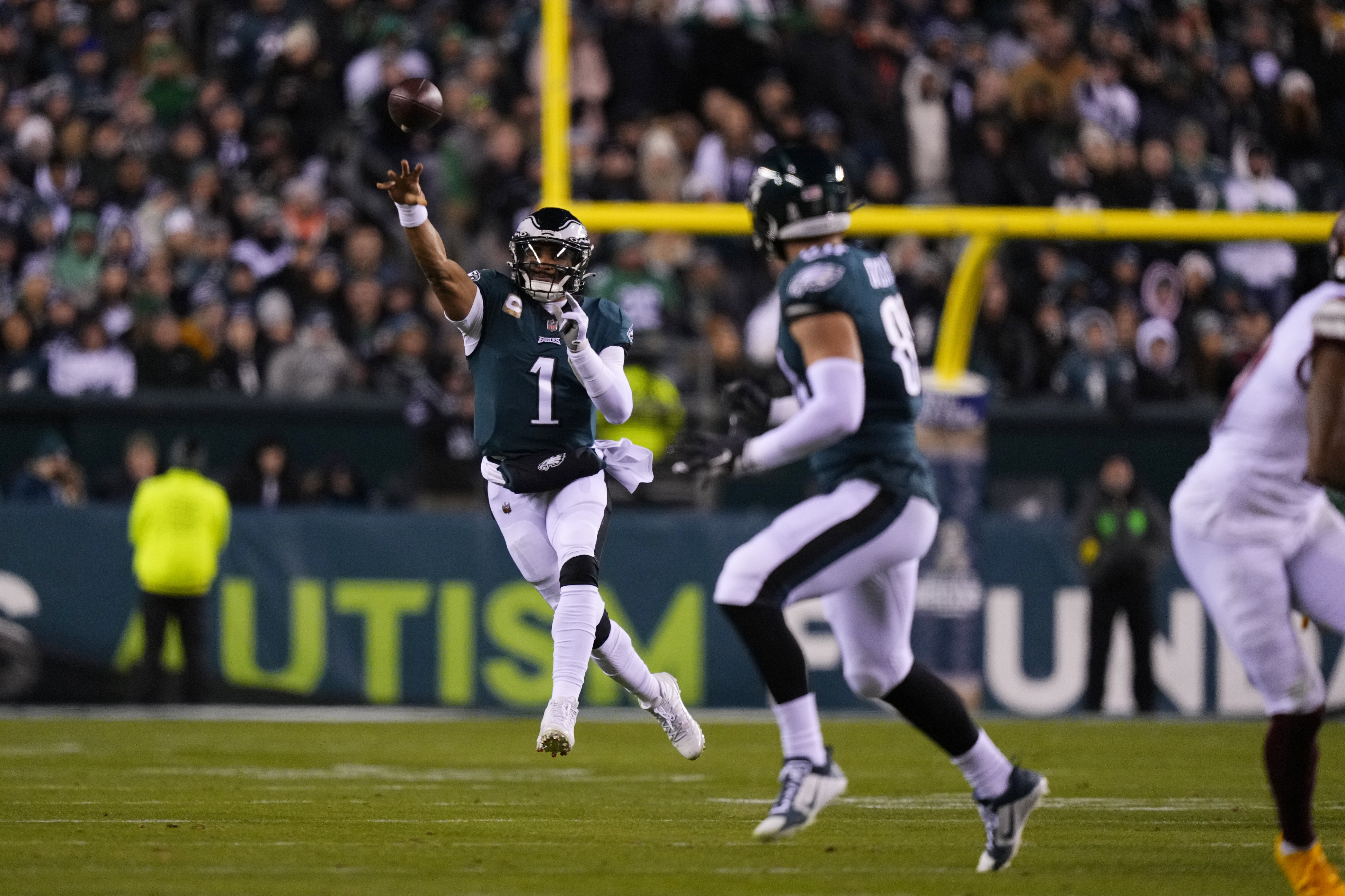 Washington Commanders hand Eagles first loss of season, 32-21