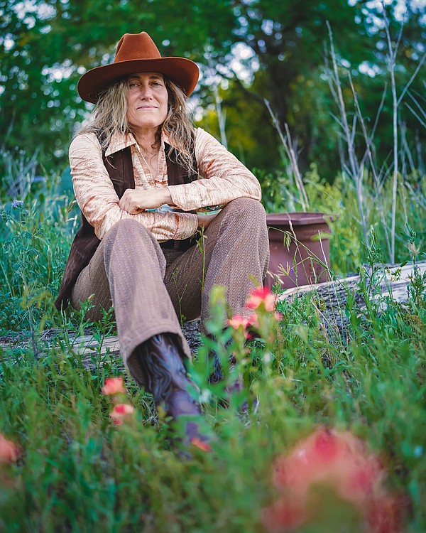 5x5: Melissa Carper talks about new album, busking and who inspires her - Vimarsana News