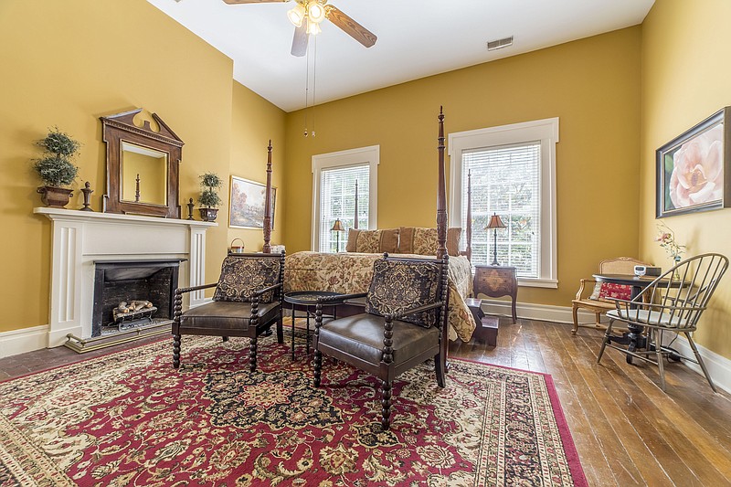 A guest room at Bourbon Manor in Bardstown, Kentucky. (Bourbon Manor/TNS)