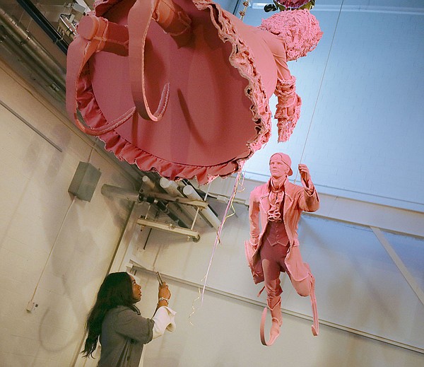 PHOTO GALLERY: Momentary exhibit sneak peek, pilot talk and crafting - Vimarsana News