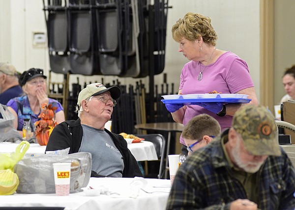 Healthy donation helps Holts Summit Soup Kitchen put on meal - Vimarsana News