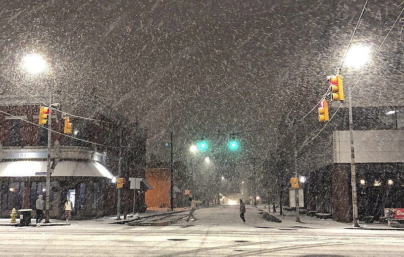 Lake-effect Snow Paralyzes Parts Of Western, Northern New York ...