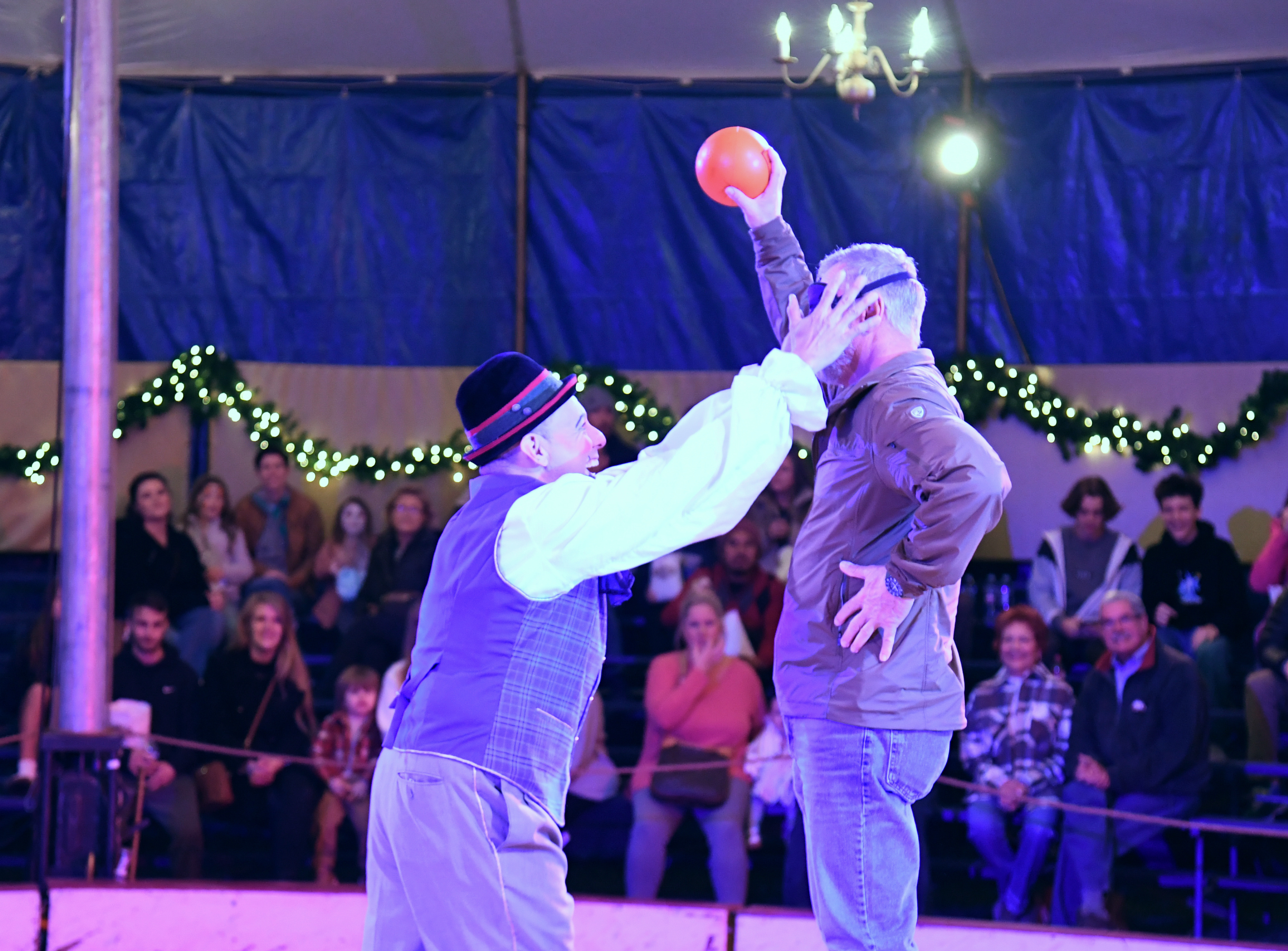 Torna alle terme il circo familiare italiano Piccolo Zoppe