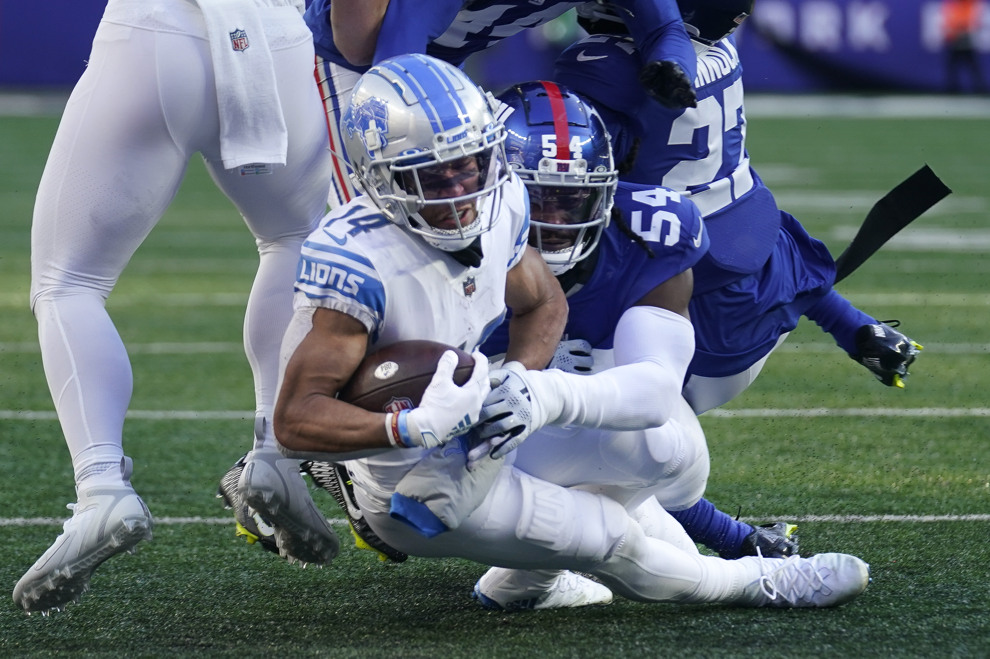 Lions aim for rare 3-game winning streak against Giants