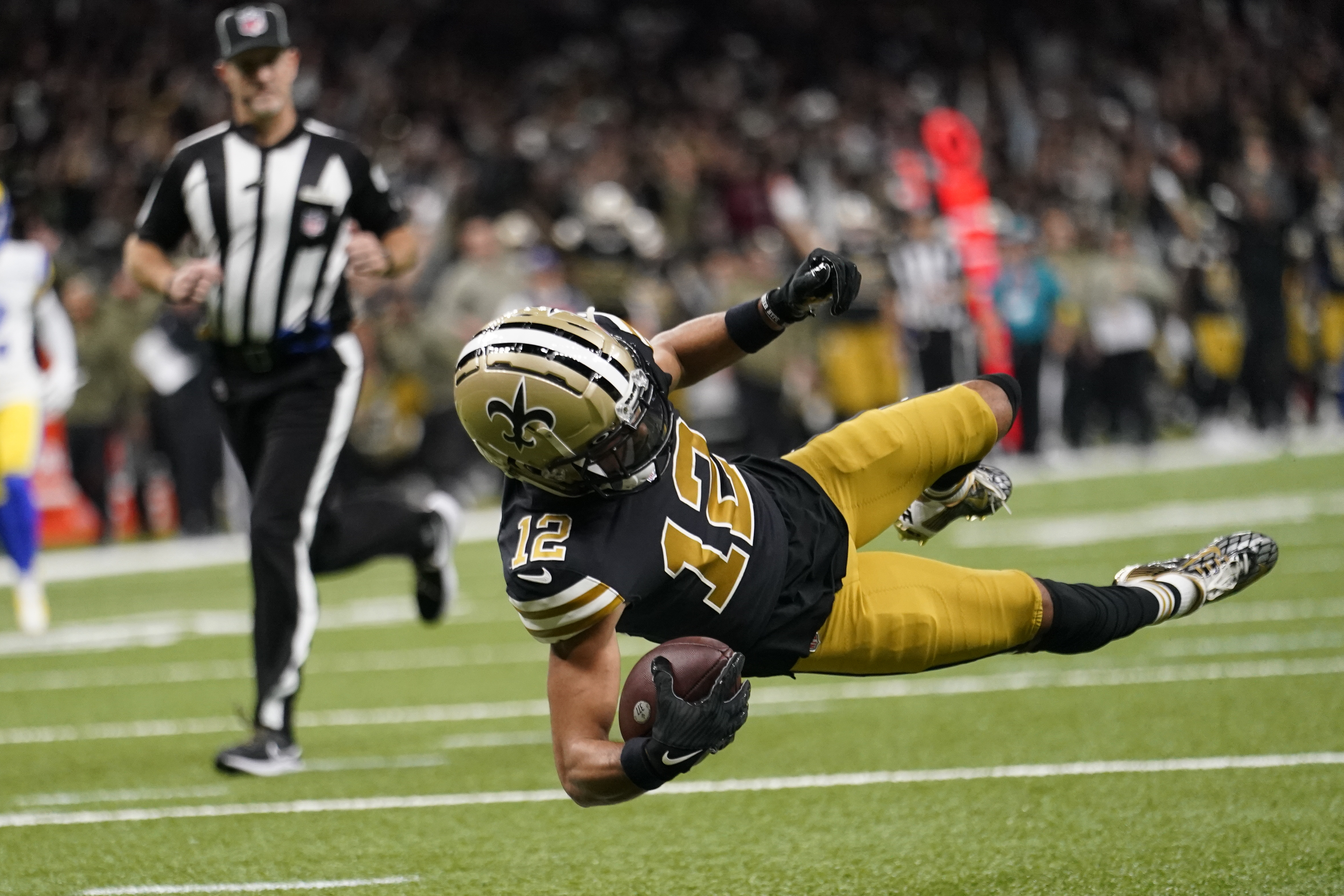 Dalton thrives, Stafford leaves, as Saints top Rams, 27-20