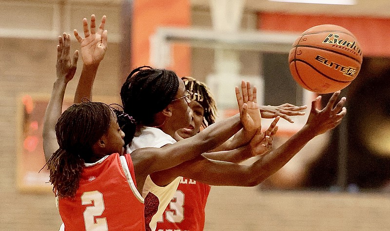 Texas High Sereniti Collins passes the ball while being surrounded by Terrell high school players Tuesday, Nov. 22, 2022, at Tiger Gym in Texarkana, Texas. (Photo by JD for the Texarkana Gazette)