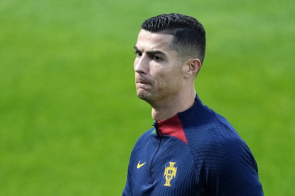 'Betrayed' Ronaldo leaving Manchester - Vimarsana News
