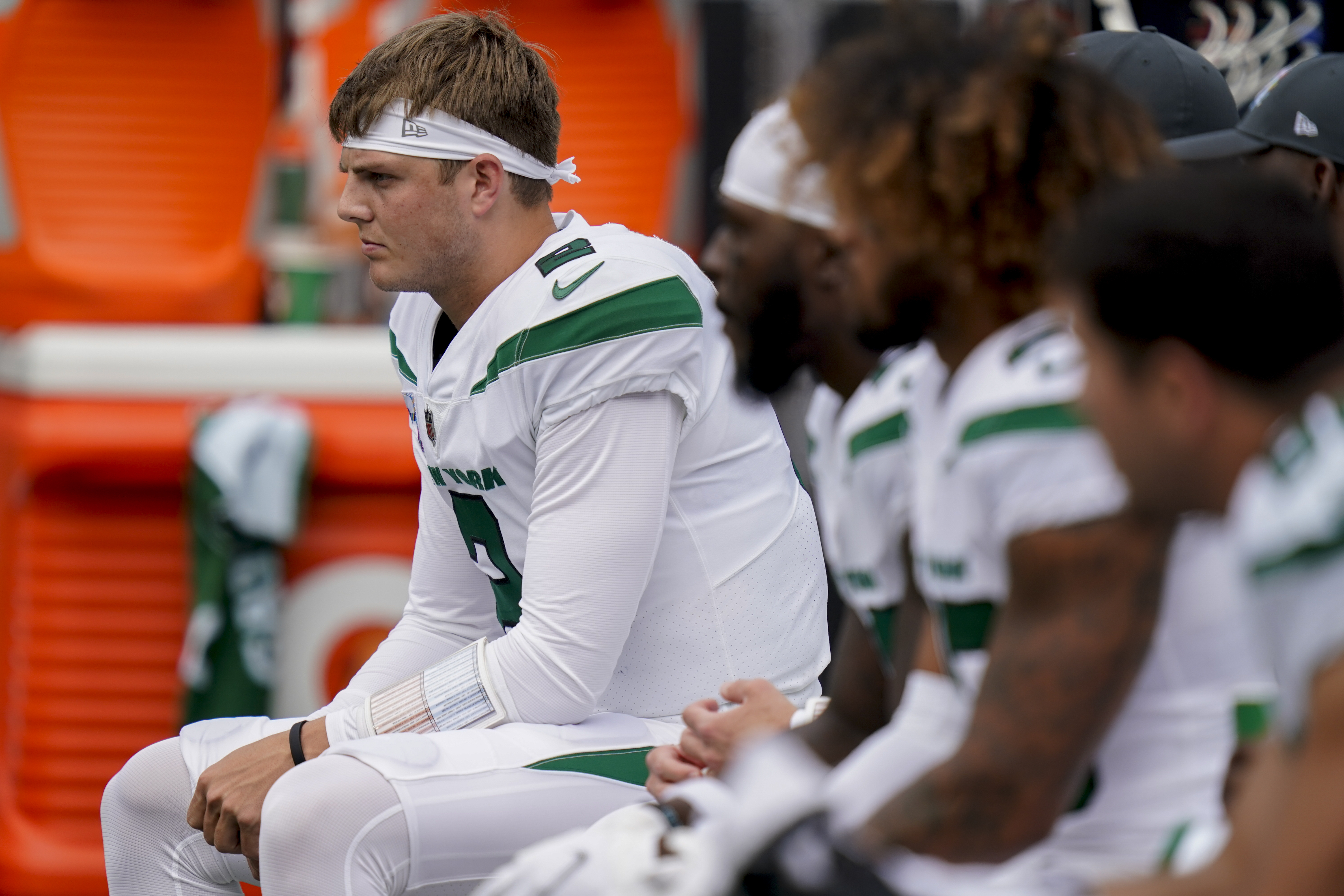 East Rutherford, New Jersey, USA. 30th Oct, 2022. New England Patriots  quarterback Mac Jones (10) looks to pass against the New York Jets during a  NFL game in East Rutherford, New Jersey