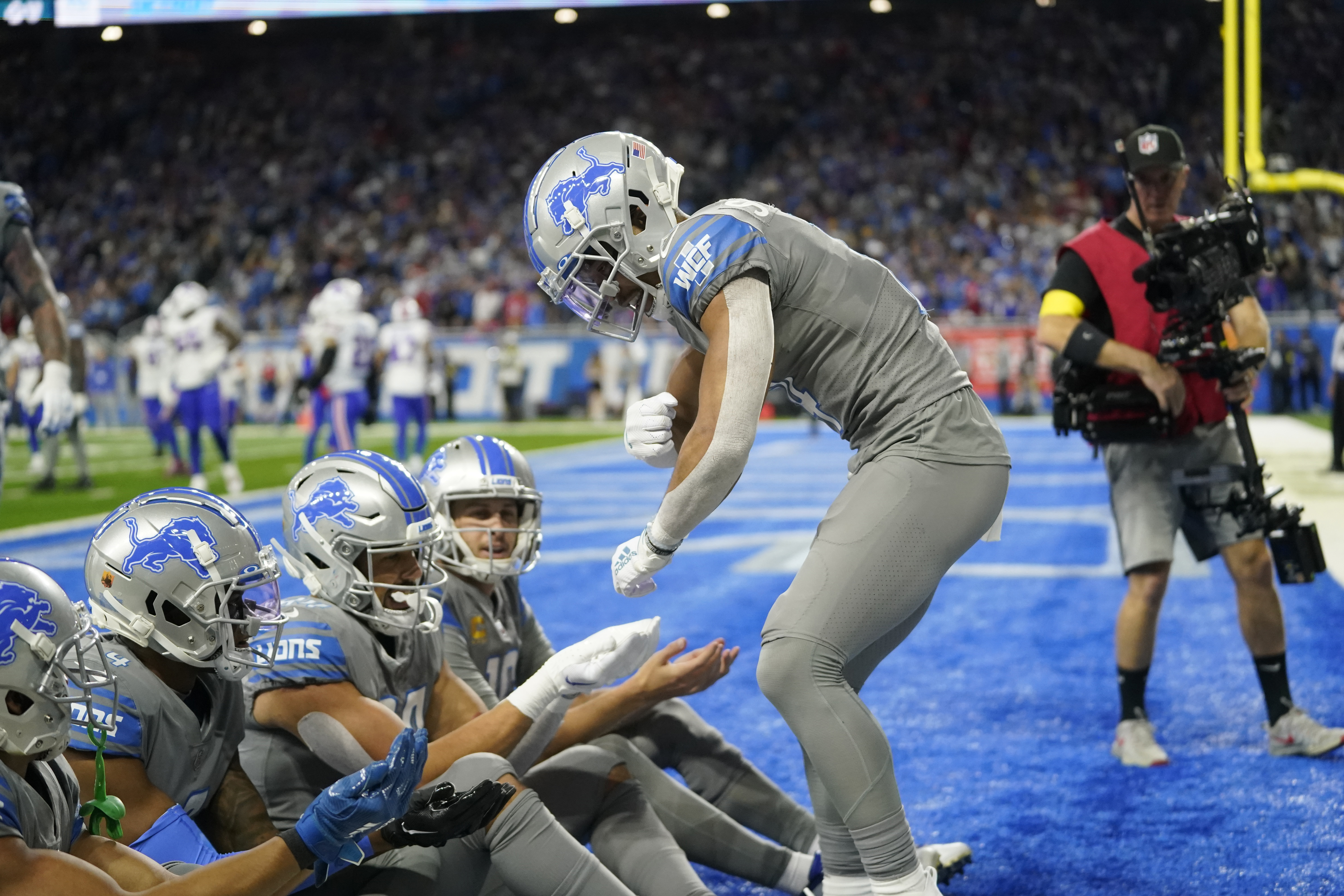 Lions players weigh in on brutal Ford Field turf conditions