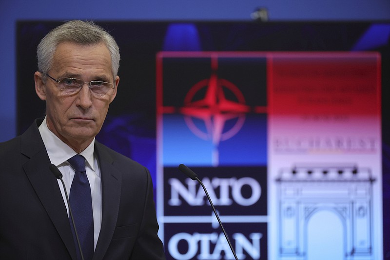 El secretario general de la OTAN, Jens Stoltenberg, habla durante una conferencia de prensa el viernes 25 de noviembre de 2022 en la sede de la alianza, en Bruselas, antes de una reunión de ministros de Relaciones Exteriores de la OTAN que tendrá lugar el 29 y 30 de noviembre en Bucarest, Rumania. (AP Foto/Olivier Matthys)