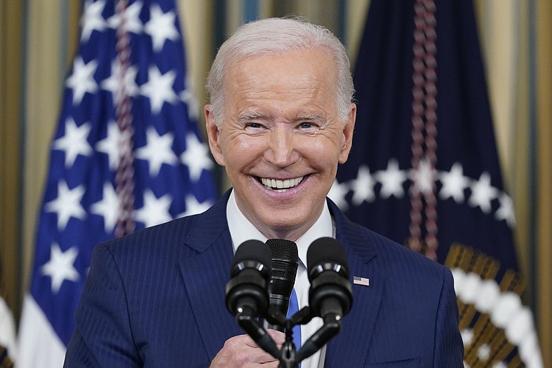 ARCHIVO - El presidente estadounidense Joe Biden sonríe durante un discurso en la Casa Blanca en Washington el 9 de noviembre del 2022. Biden cumple 80 años el domingo, 20 de noviembre. (AP Foto/Susan Walsh)