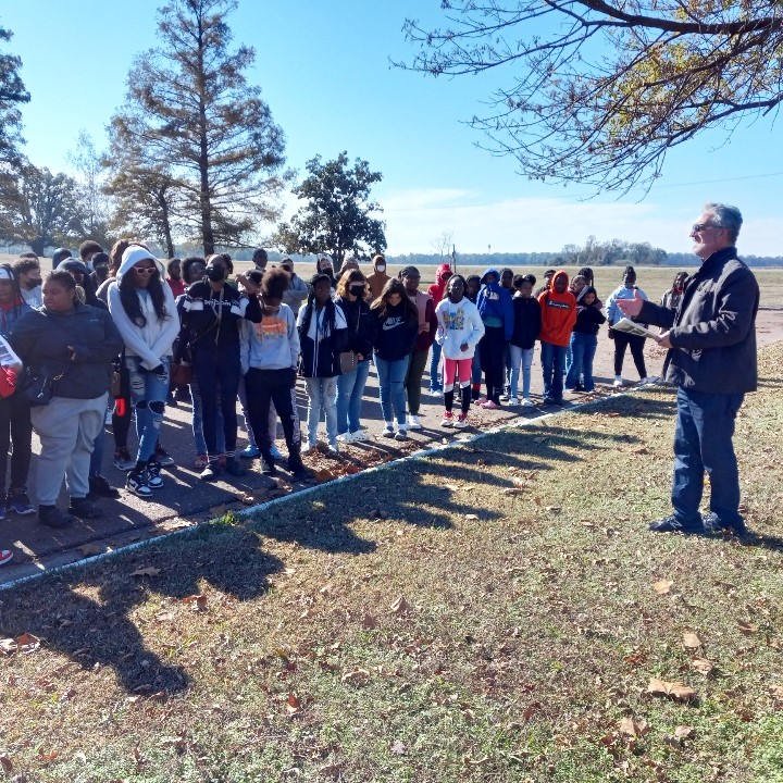 Lakeside Middle School students explore Native mounds