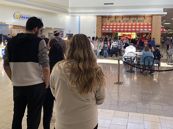 Shoppers enjoy calmer Black Friday - Vimarsana News