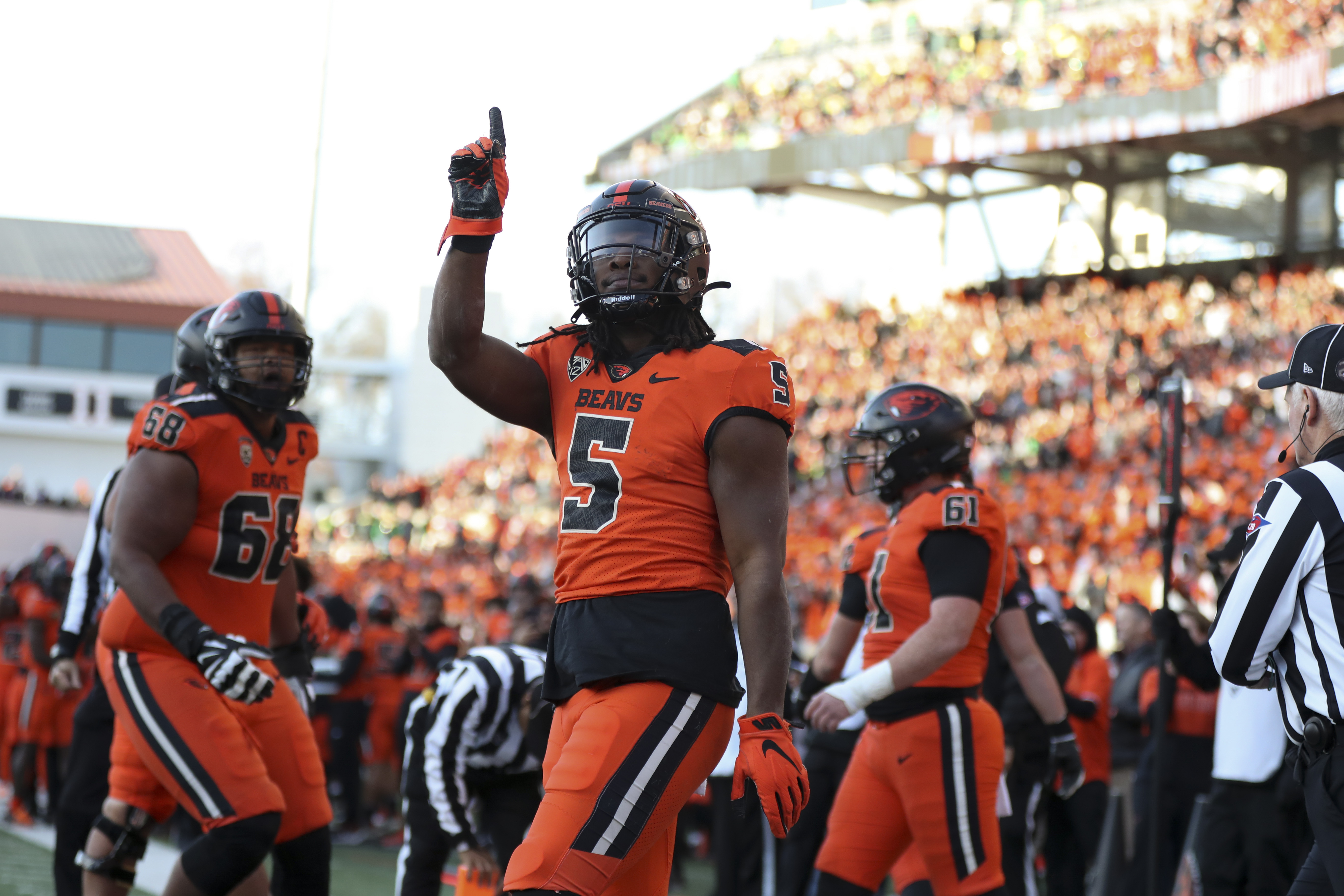 No. 22 Oregon State knocks off No. 10 Oregon, 38-34 - Vimarsana News
