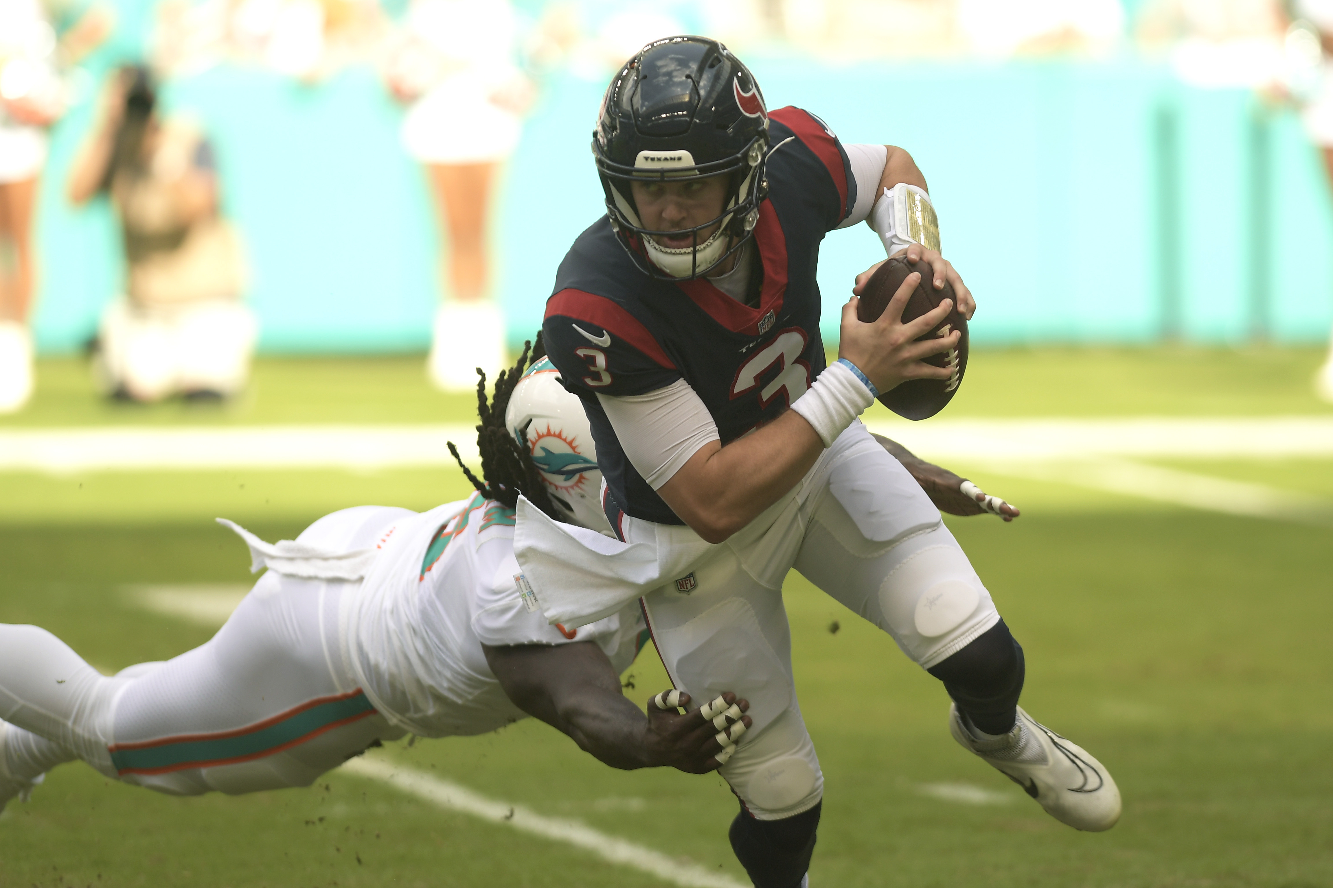 Tagovailoa, Dolphins rout Texans 30-15 for 5th straight win