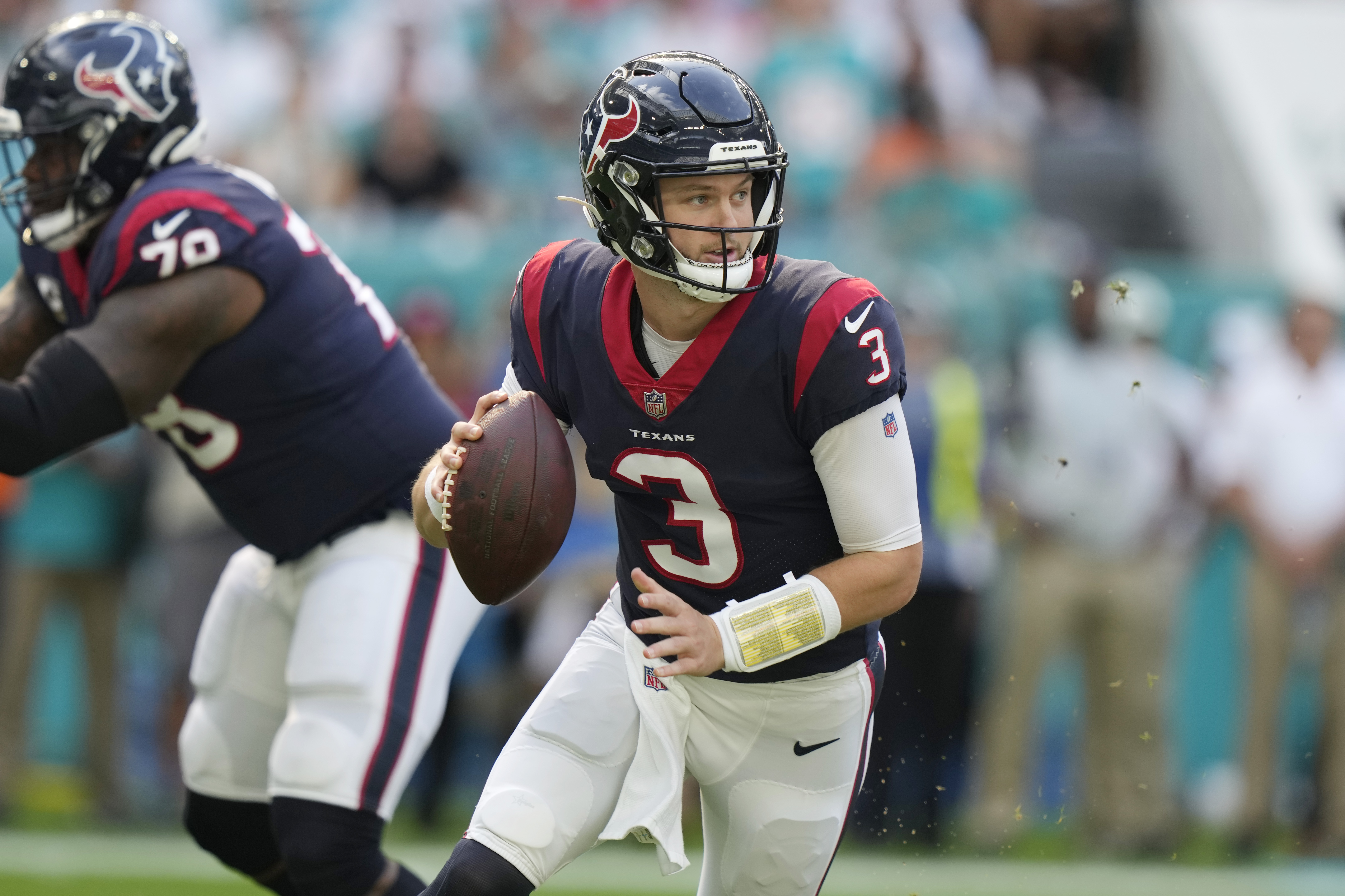 Tagovailoa, Dolphins rout Texans 30-15 for 5th straight win