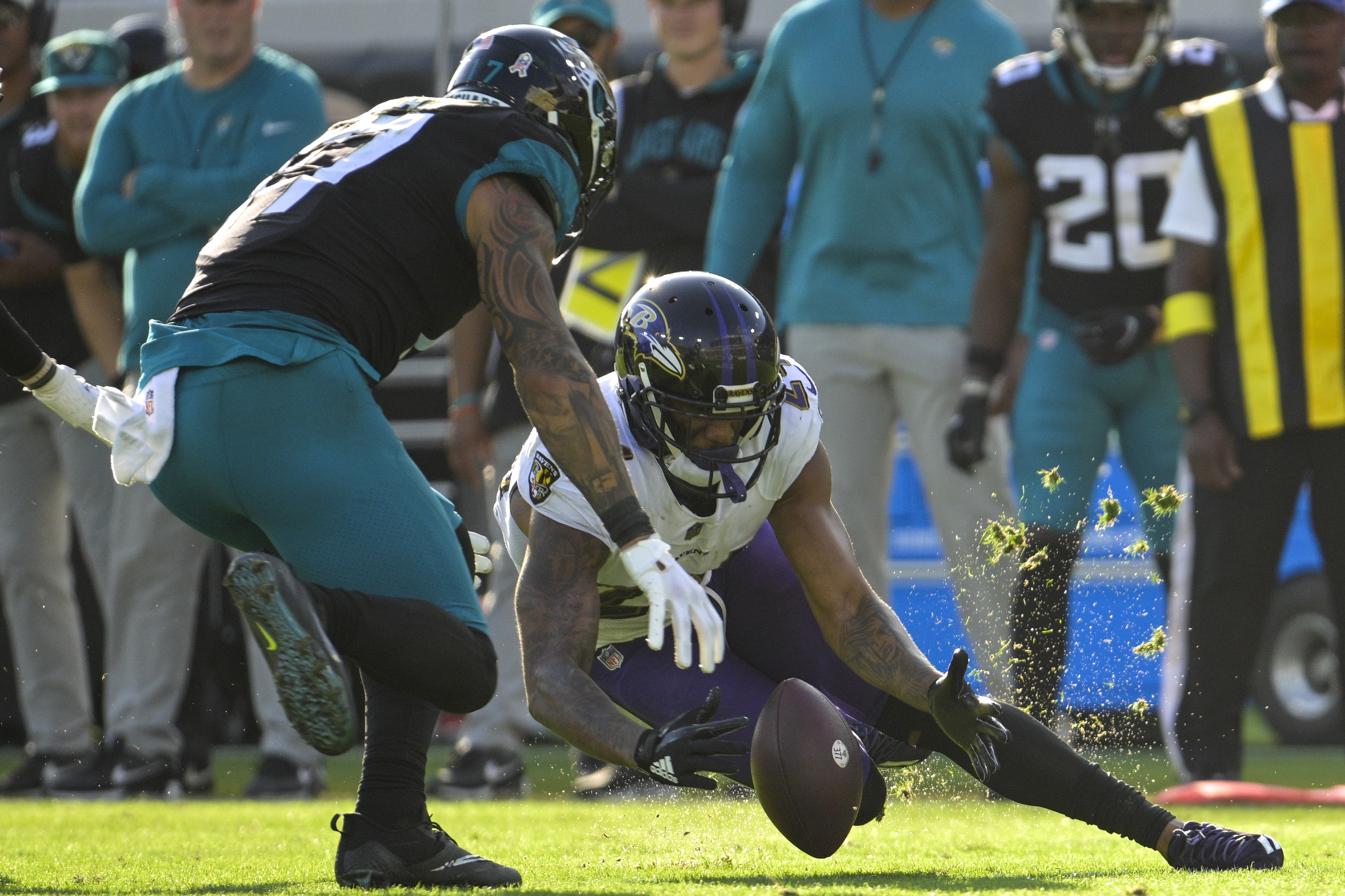 Jaguars' unlikely rally stuns Ravens