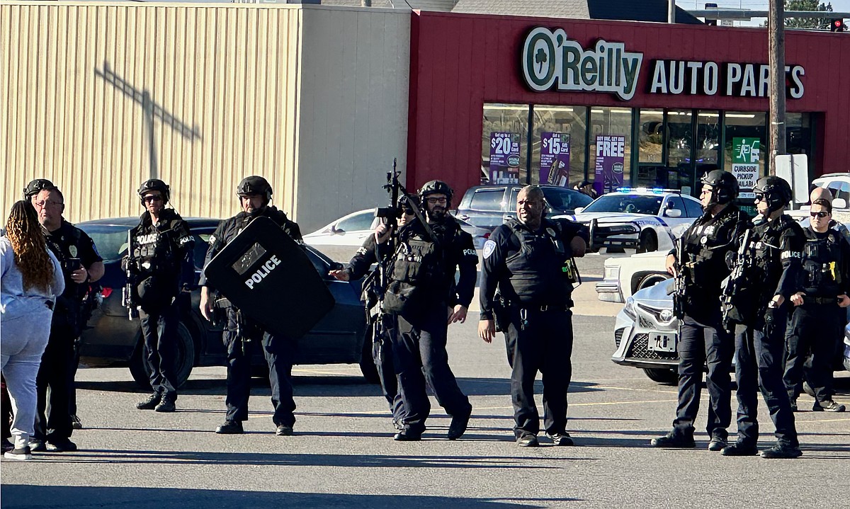 WATCH: Man arrested after one-hour standoff following traffic stop ...