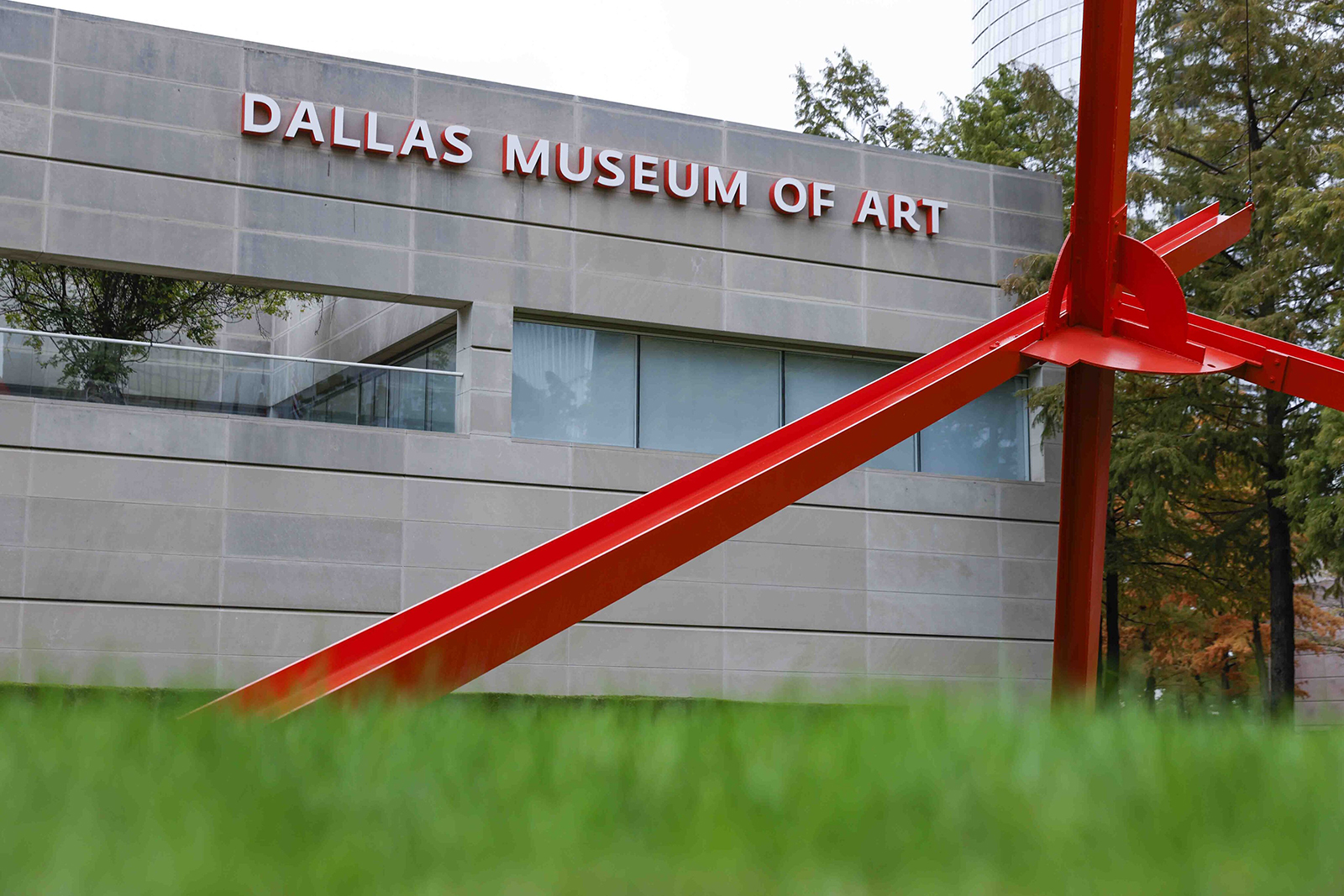Records indicate Dallas Museum of Art intruder called police on himself during break-in - Vimarsana News